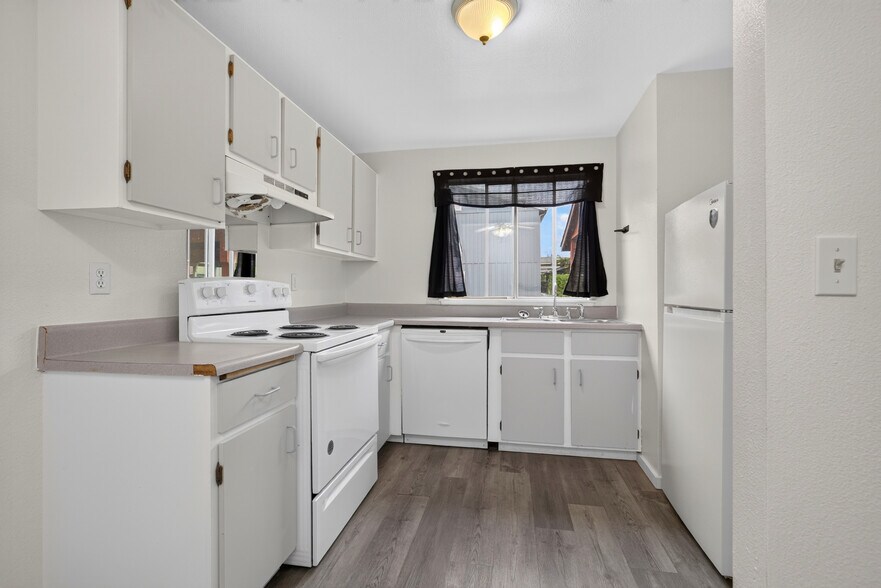 Building Photo - 10332 15th Avenue Ct E