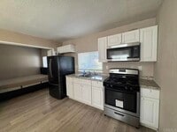 Building Photo - 634 Erica St