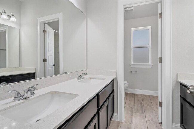 Building Photo - 2404 Burberry Ln