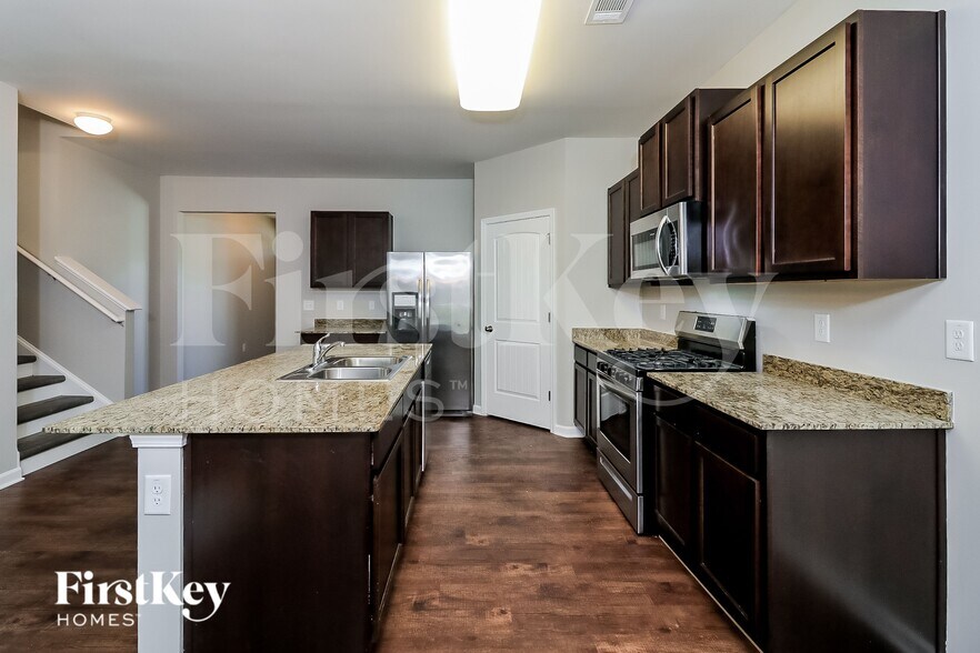 Building Photo - 108 Hollyhock Ln