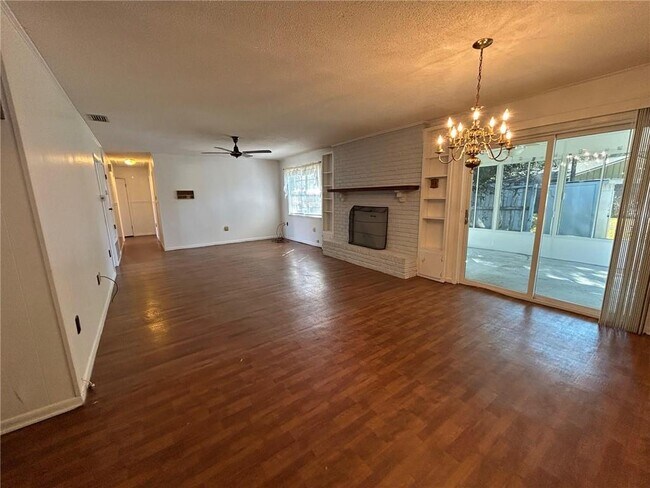 Building Photo - 5359 Emmett Dr