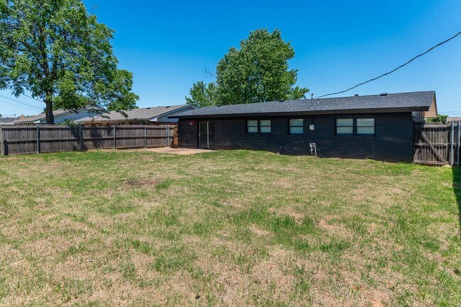 Building Photo - Fully Renovated 3-Bedroom Home in Bethany ...