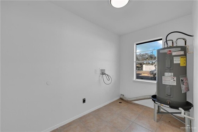 Building Photo - 2524 Fir Ave