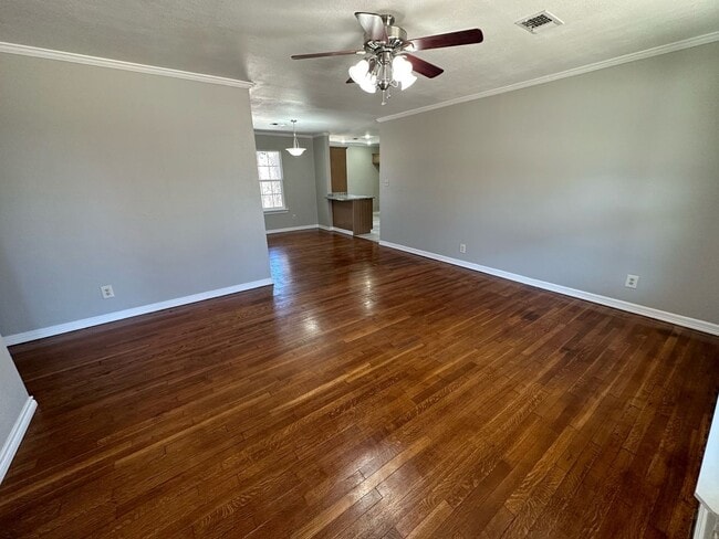 Building Photo - 2010 S Milam St