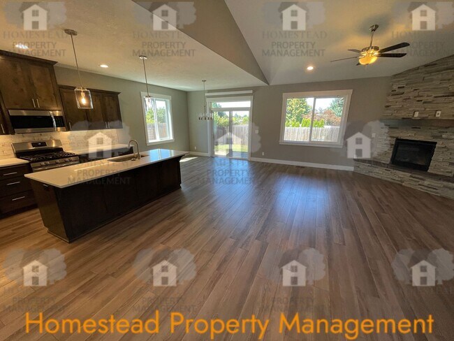 Building Photo - A HOME FOR THOSE WITH DISCERNING TASTE!