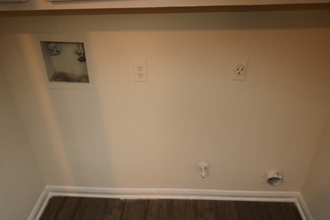 Building Photo - 15819 Spruce Point Dr