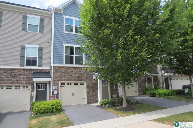 Building Photo - 2407 Cook Dr