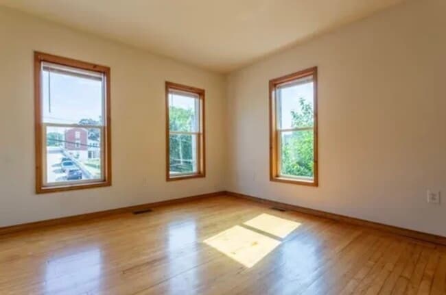 Building Photo - 945 Spruce St