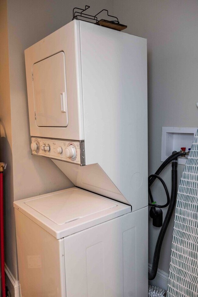 Building Photo - 324 Stockton St