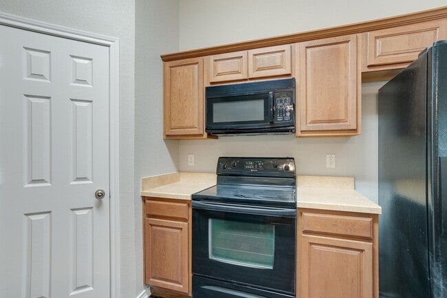 Building Photo - Great 3 Bedroom, 2 Bath, Brick Home in Gre...