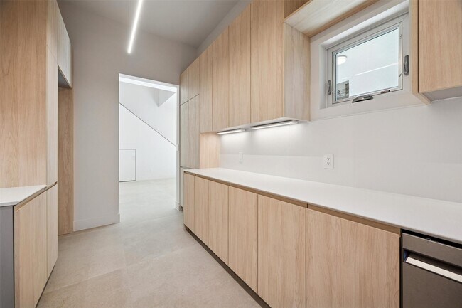 Building Photo - 3514 Mt Vernon St