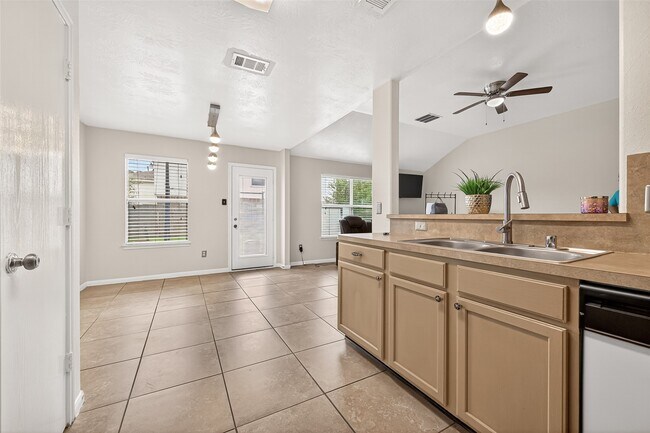 Building Photo - 2510 Fox Water Dr