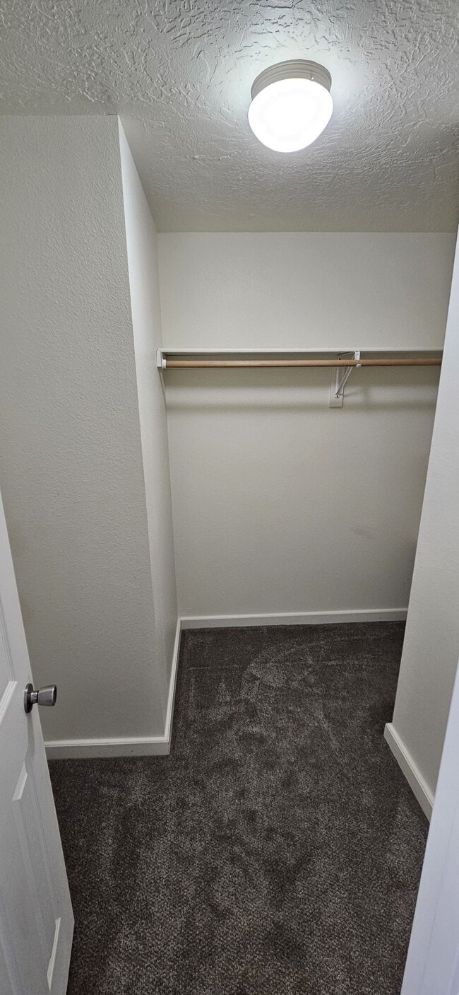 Building Photo - 400 Par Ave