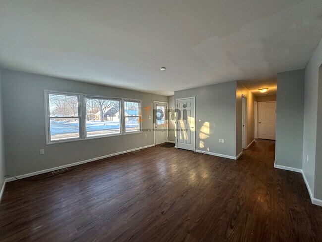 Building Photo - 333 Midway Dr