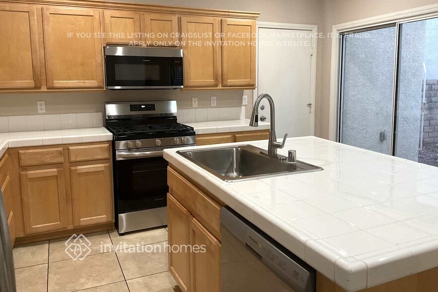 Building Photo - 1063 Burson St