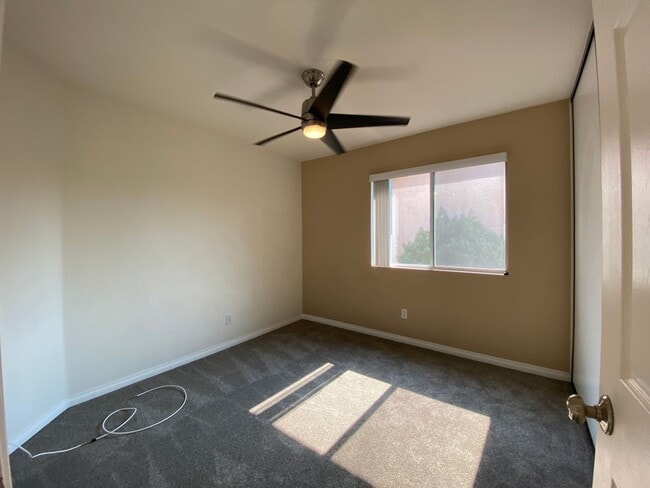 Building Photo - Santa Fe Hills 4 Bedroom Home