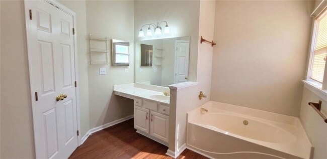 Building Photo - 4915 Lakebrooke Run