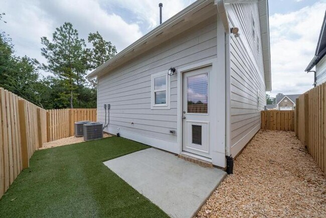 Building Photo - 128 Huntley Dr