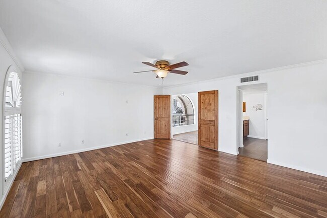 Building Photo - SPARKLING PRIVATE POOL, BEAUTIFUL HOME, UNBEATABLE LOCATION!
