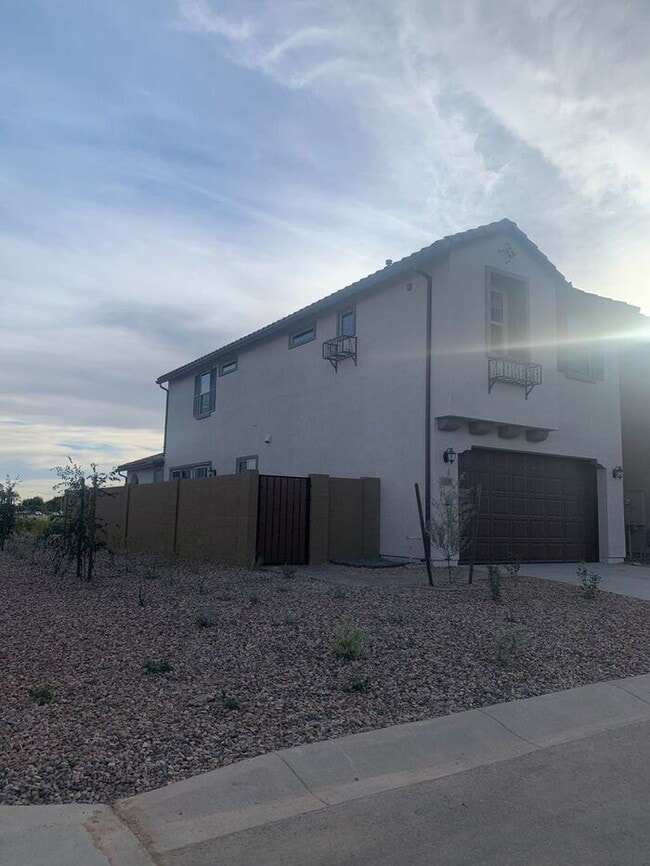 Building Photo - Newer home in most desirable home in Chandler, 3 Bed2 bath