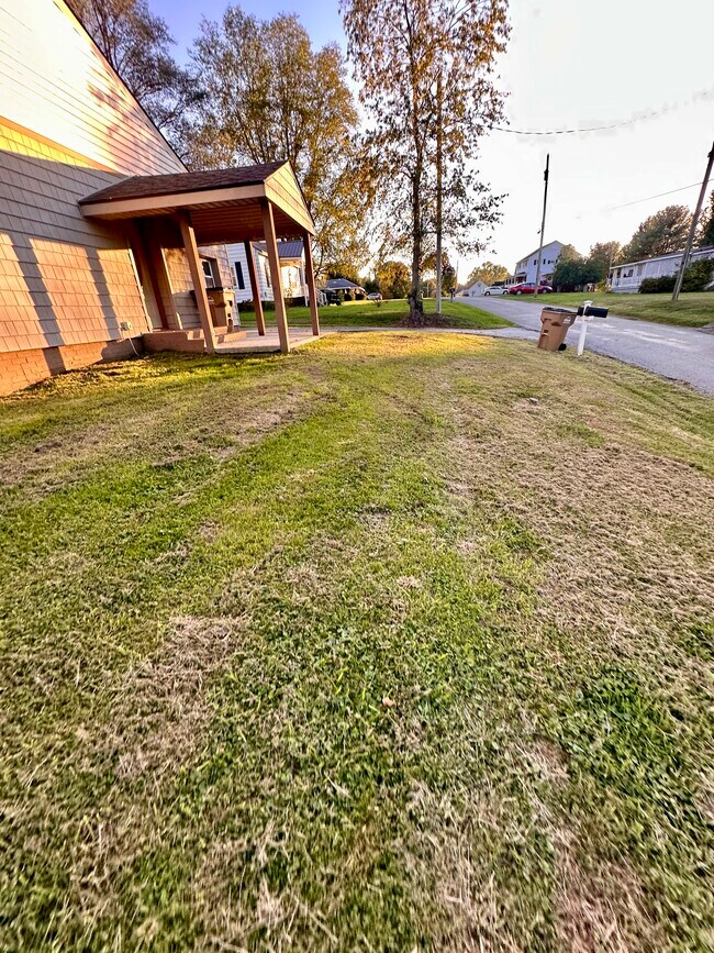 Building Photo - 127a Schroyers Ln