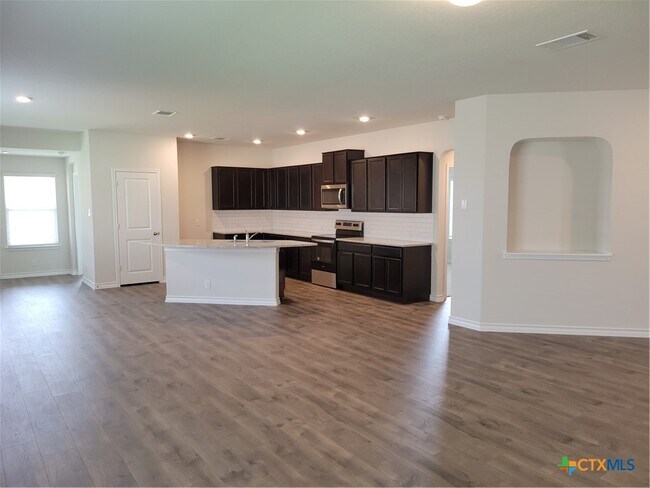Building Photo - 613 Great Plains