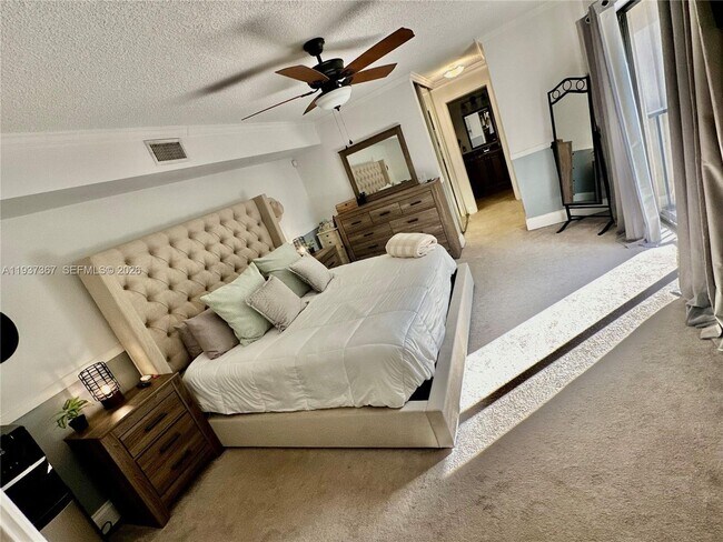 Building Photo - 11861 SW 9th Manor