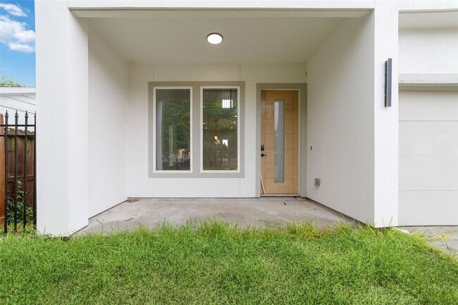 Building Photo - 6715 England St