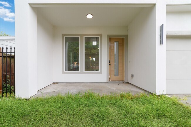 Building Photo - 6717 England St