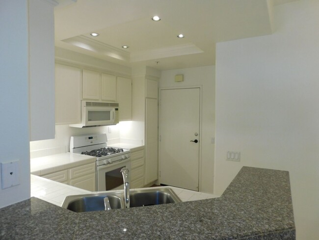 Building Photo - Downstairs Westpark Condo 1 Bedroom 1 Bath...