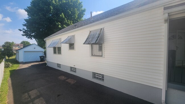 Building Photo - 1025 Bellaire Ave