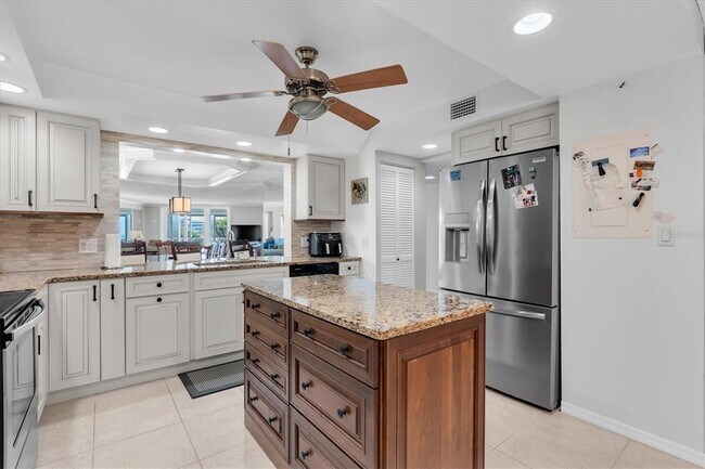 Building Photo - 6500 Sunset Way