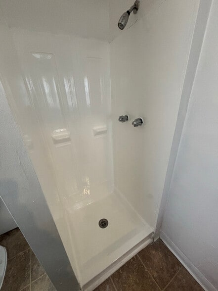 Building Photo - 811 W Main St