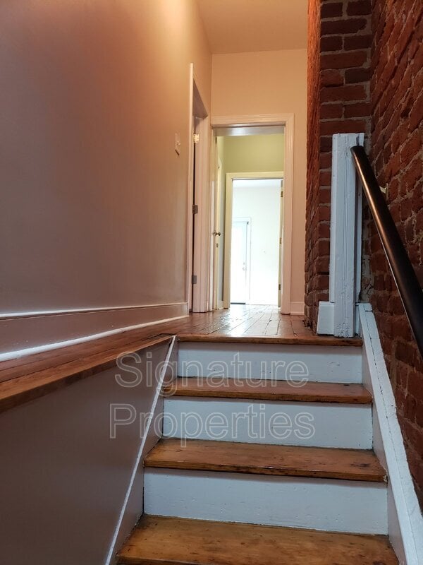 Building Photo - 303 W Clay St