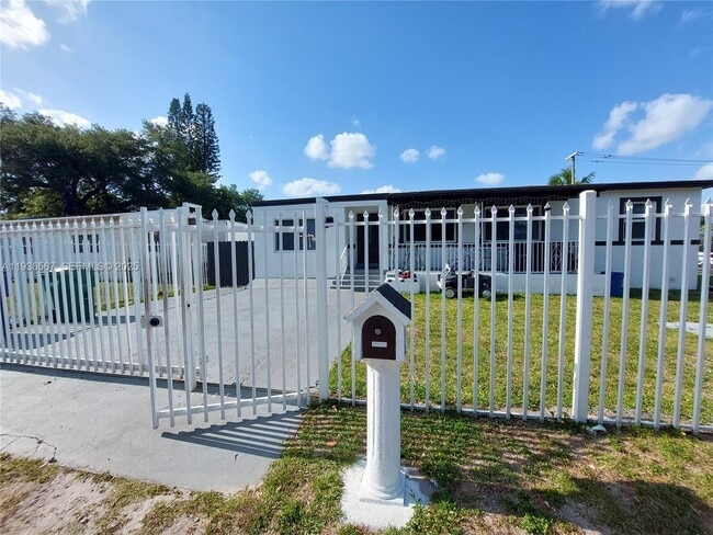 Building Photo - 1011 NW 145th St