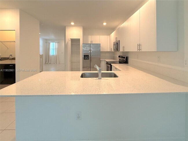 Building Photo - 1060 SE 26th Ter