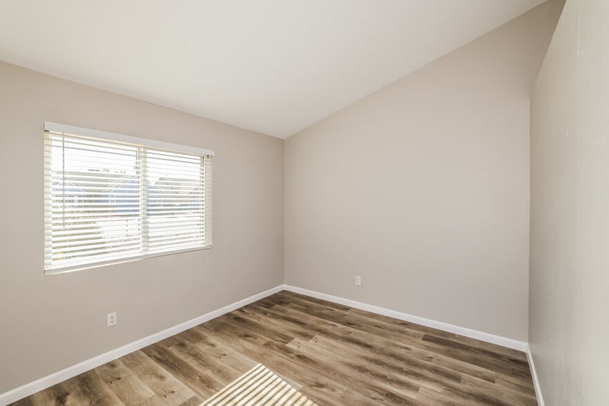 Building Photo - 4814 W McRae Way