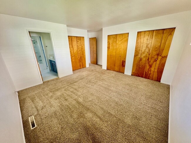 Building Photo - 1234 Bolton Dr