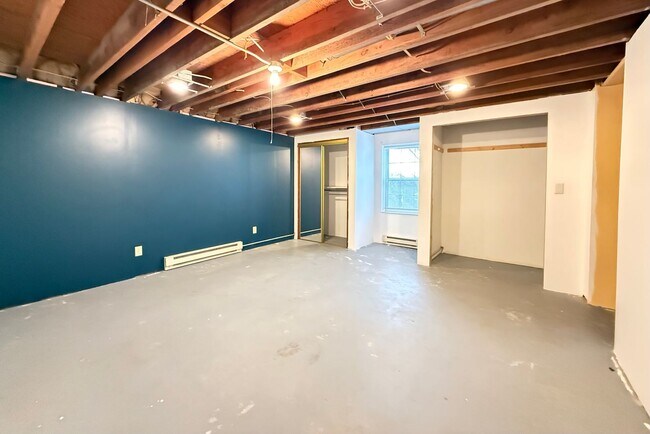 Building Photo - Spacious 4 Bedroom Home + Garage, Fenced Backyard & Bonus Lower Level