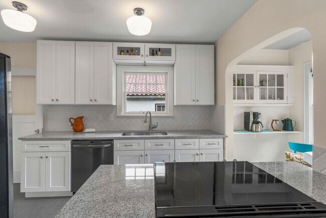 Building Photo - 3 Bed 2 Bath South Hill Spokane home offering all the updates..