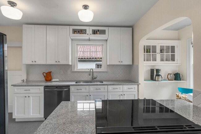 Building Photo - Coming Soon - 3 Bed 2 Bath South Hill Spok...