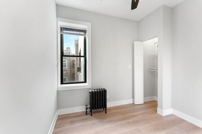 Building Photo - 1546 W Jonquil Terrace