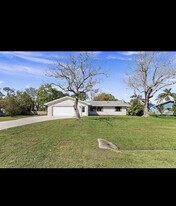 Building Photo - 171 NE Twylite Ter