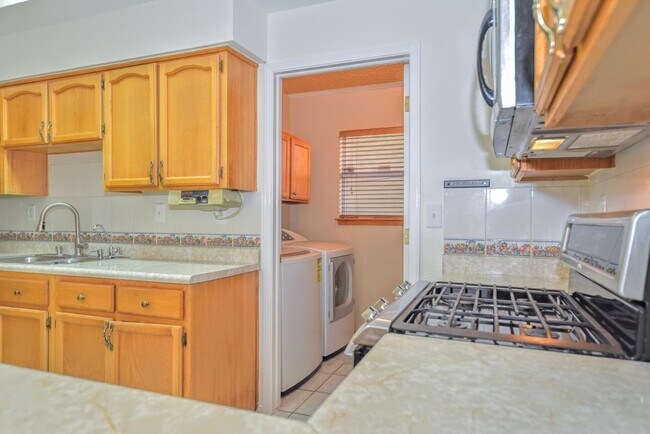 Building Photo - 1372 Michelangelo Dr