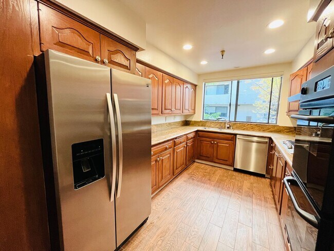 Building Photo - Lush and Lavish Lower Level Beverly Hills ...