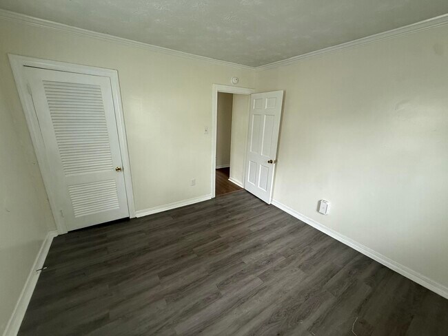 Building Photo - 203 W Elm St