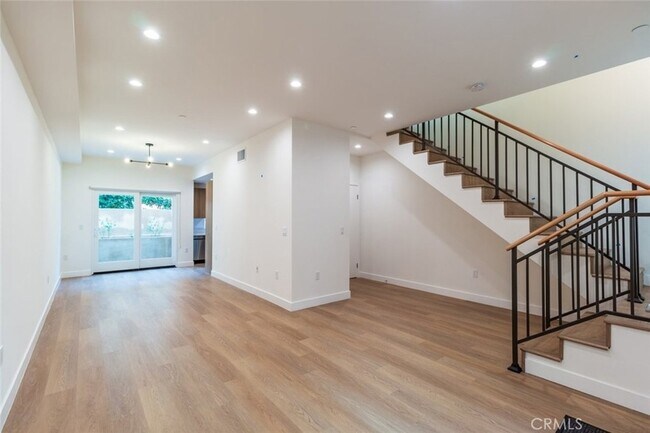 Building Photo - 1212 Viola Ave