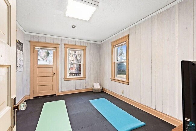 Building Photo - Available October - 3 Bedroom House with a Huge Garage!