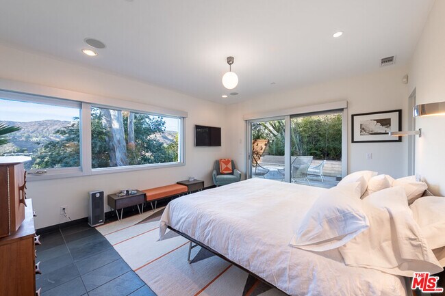 Building Photo - 2511 Wild Oak Dr