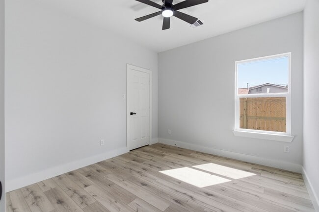 Building Photo - 7040 Kinney St